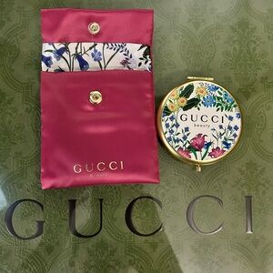 Gucci Beauty Floral Compact with Gold and Light Fuchsia Pouch
